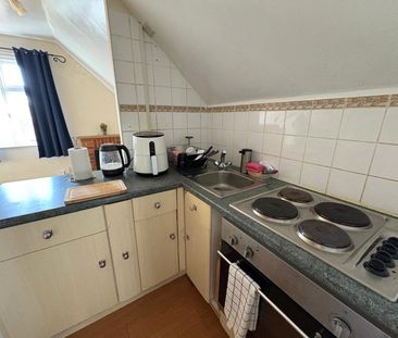 Woodend Road, Deepcut, Camberley, Surrey, GU16 - Photo 4