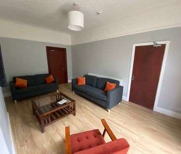 8 Bed Semi-Detached House, Rutland Avenue, L17 - Photo 1