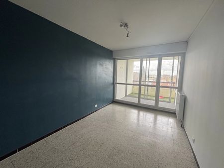 Location Appartement 3 pièces 72m² NIMES 30000 - Photo 2