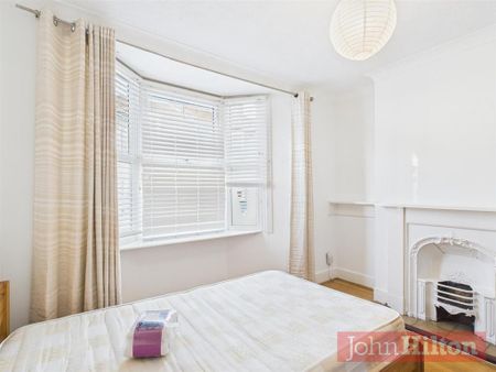 4 bedroom terraced house to rent - Photo 2