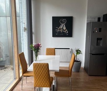 2 Bed Flat, Warwickgate House, M16 - Photo 3