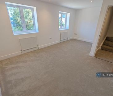 4 bedroom detached house to rent - Photo 4