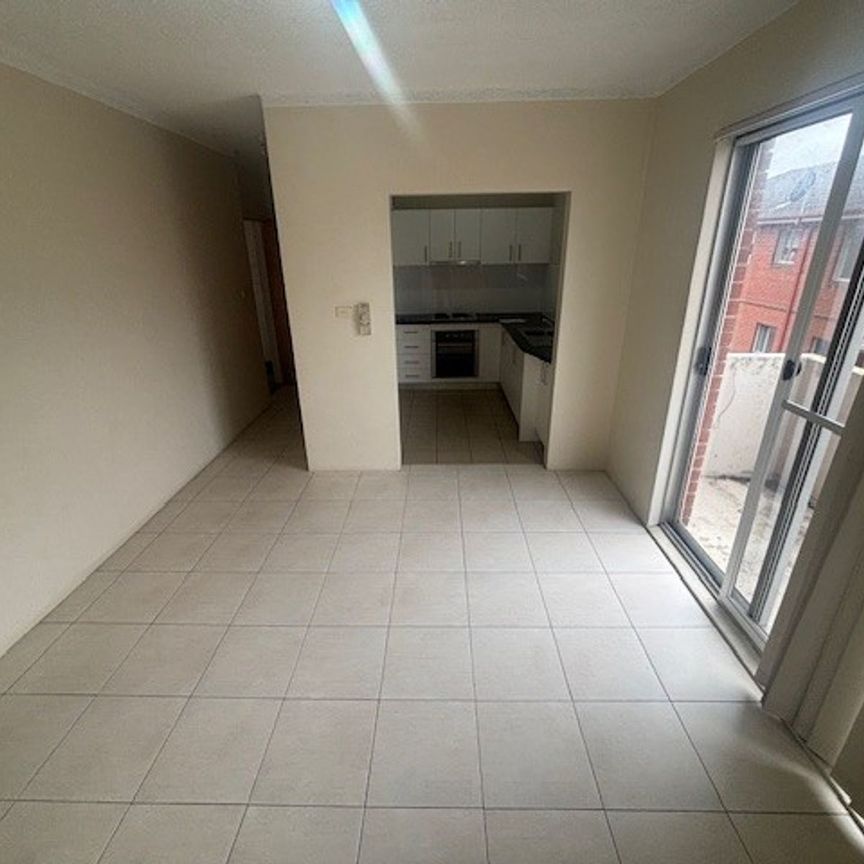 WALK TO THE SHOPS! - Photo 1