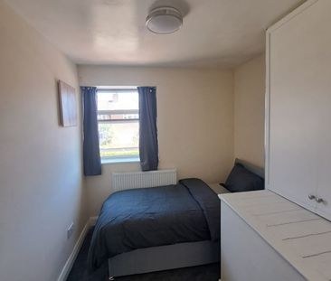 Room in a Shared House, Halliday Road, M40 - Photo 5