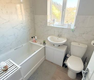 2 bedroom end of terrace house to rent - Photo 5