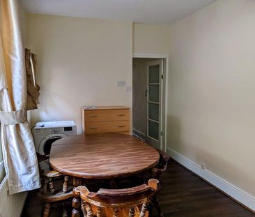 4 bedroom terraced house to rent - Photo 3