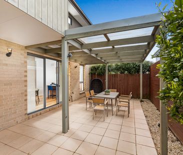 Contemporary Coastal Living in the Heart of Parkdale - Photo 2