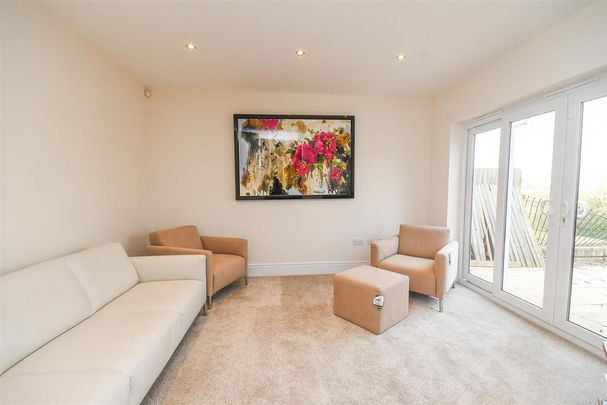 4 bedroom detached house to rent - Photo 1