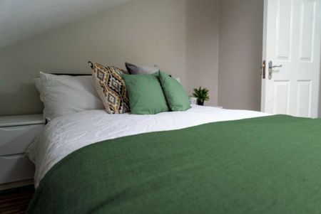 1 bedroom in a house share to rent - Photo 4