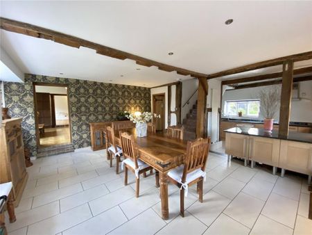 5 bedroom detached house to rent - Photo 3