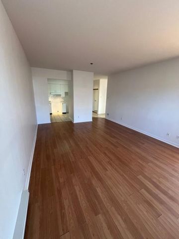 305 Rue Laviolette, app.109, J7Y 4H7, J7Y 4H7, Saint - Photo 3