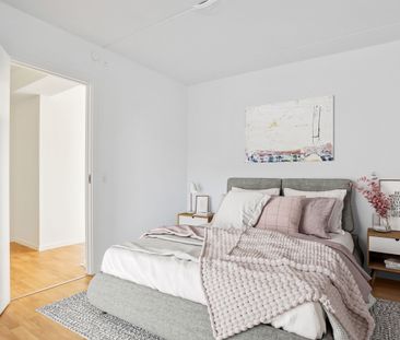 Lys 2-værelses lejlighed med stort badeværelse og altan på 3. sal - Foto 3