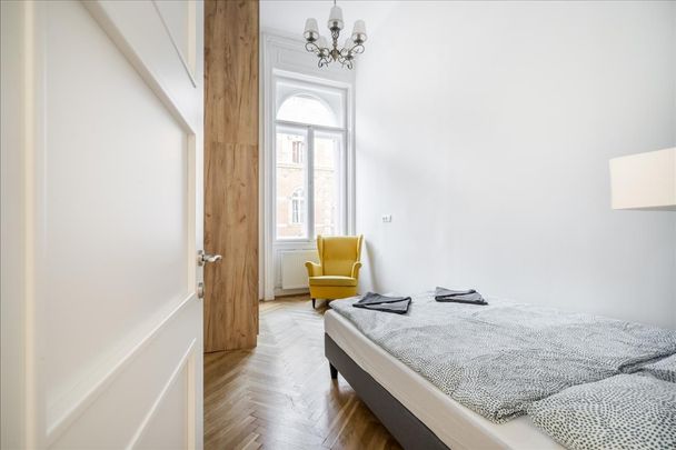 Kiadó felújított lakás - Budapest VI. kerület - Fotó 1