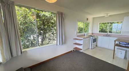 WELL PRESENTED UPSTAIRS Flat with fantastic views from the deck: - Photo 2