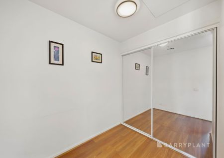 Spacious One Bedroom + Study Apartment in Prime CBD Location - SAVE ON UTILITY COSTS - Photo 4