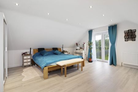 4 bedroom detached house to rent - Photo 3