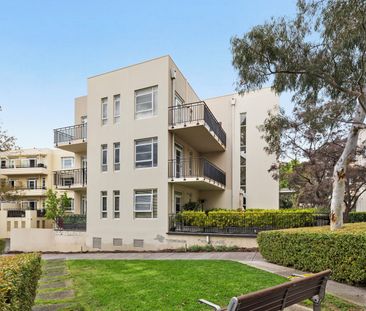 Bright Two-Bedroom Apartment with Newly Renovated Bathroom - Photo 6