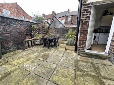 4 bedroom terraced house to rent - Photo 2