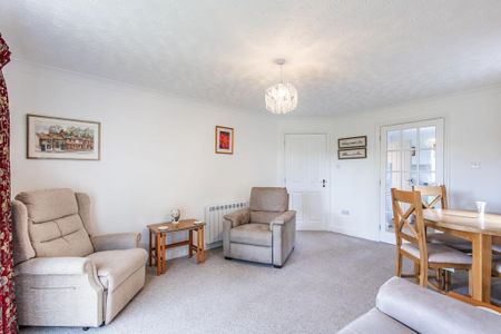 2 bedroom detached bungalow to rent - Photo 2