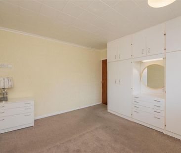 2 bedroom semi-detached bungalow to rent - Photo 4