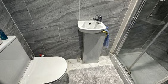 Belmore Avenue, Greater London, UB4 - Photo 3