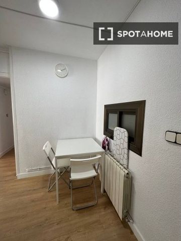 barcelona, Catalonia 08917 - Photo 2