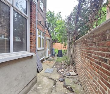 3 Bed Flat, Dean Road, NW2 - Photo 2
