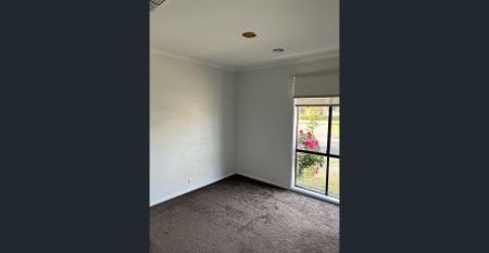 SPACIOUS 3 BEDROOM HOME IN A CENTRAL LOCATION IN NARRE WARREN SOUTH! - Photo 5