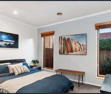 Stylish Family Living in a Former Display Home - Photo 6