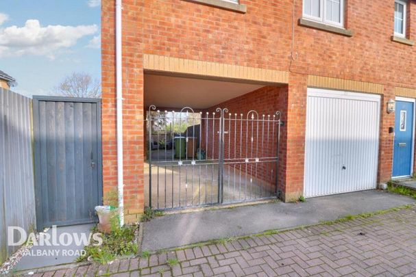 1 bedroom coach house to rent - Photo 1