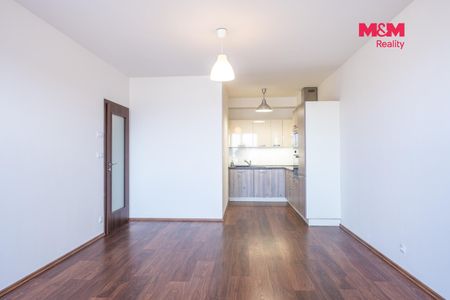 Pronájem bytu 2+kk 60 m², Hlučkova 813, Praha - Photo 2