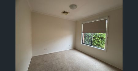 Comfortable home in peaceful court setting - Photo 4