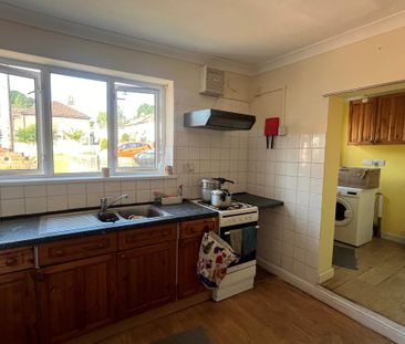 1 bedroom in a house share to rent - Photo 3