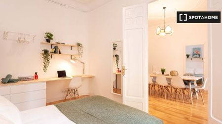 barcelona, Catalonia 08012 - Photo 3