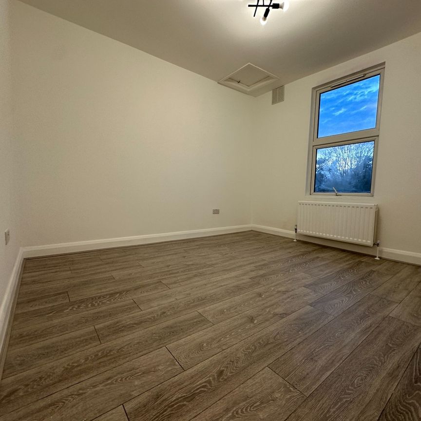 2 Bed Flat, Median Road, E5 - Photo 1