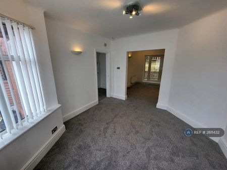 3 bedroom semi-detached house to rent - Photo 3