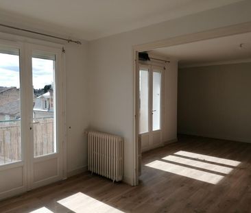 APPARTEMENT AVEC PARKING COUVERT CHAUVIGNY - T 3 - 82,17 m2 - Photo 2