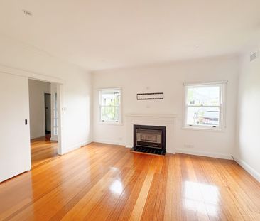 8 Shannon Avenue, Hamlyn Heights, Vic 3215 - Photo 2