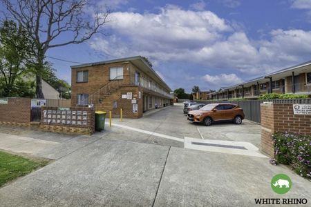 9 Macquoid Street, Queanbeyan East - Photo 4