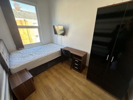 Room 1, 5, Eldon Street, Preston - Photo 3