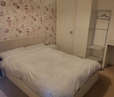3 Bed Semi-Detached House, Gresham Close, LU2 - Photo 4