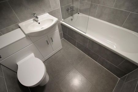 2 bedroom terraced house to rent - Photo 4