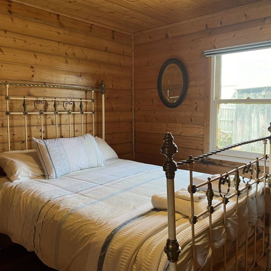 Quaint Furnished Cottage - Photo 1