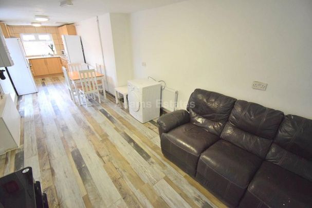 1 bedroom in a house share to rent - Photo 1