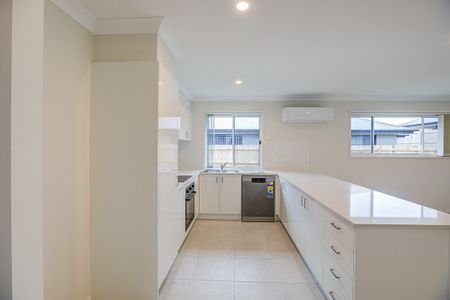 Brand-New Family Home in Park Lane Reserve! - Photo 5