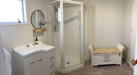 Funky Leigh Apartment - Photo 5