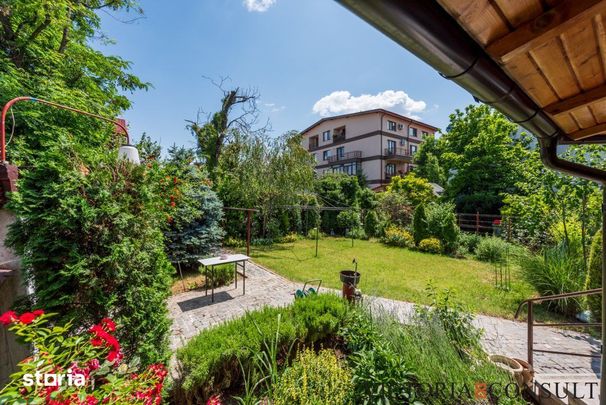 Parter in Vila, Panouri Fotovoltaice, Parcare si Curte Superba de 174 - Fotografie 1