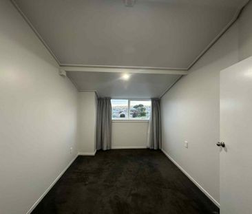 Tastefully appointed and ready now! - Photo 1