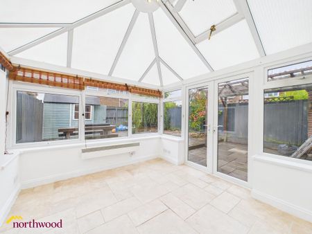 4 bedroom semi-detached house to rent - Photo 3