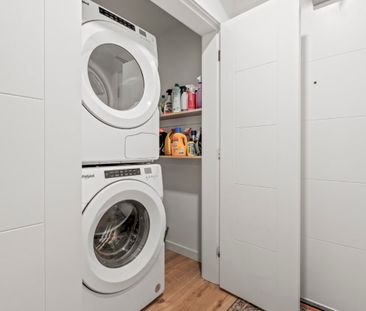 Fully Furnished Penthouse Suite - Photo 3